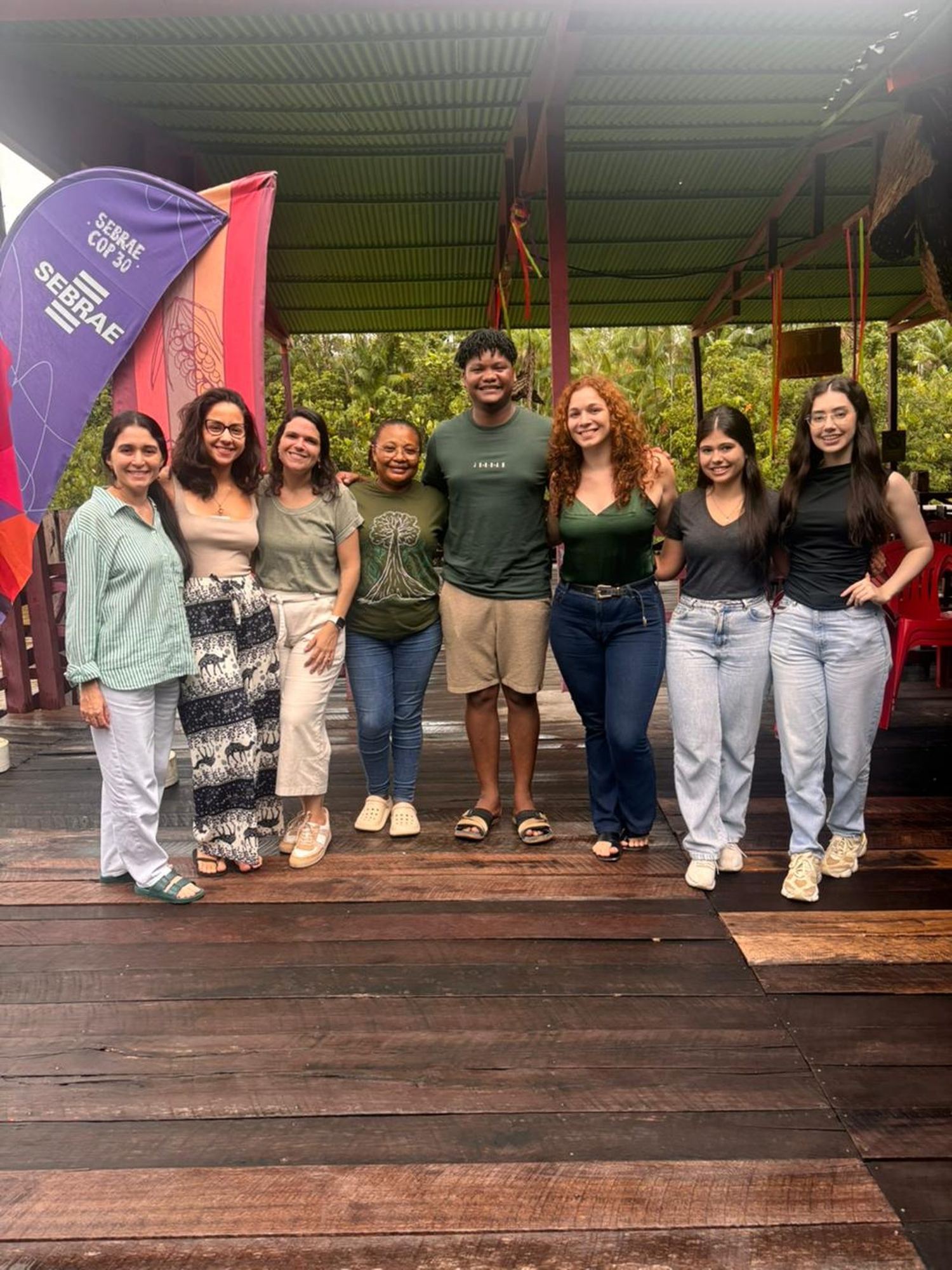 Mulheres das comunidades com certificados de formação em boas práticas