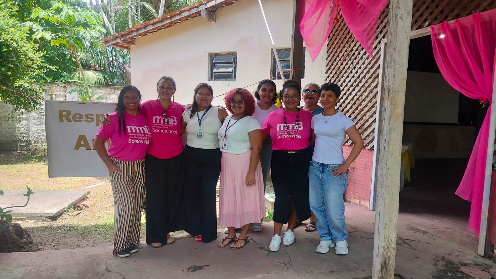 Mulheres do MMIB reunidas na sede do movimento, em Cotijuba